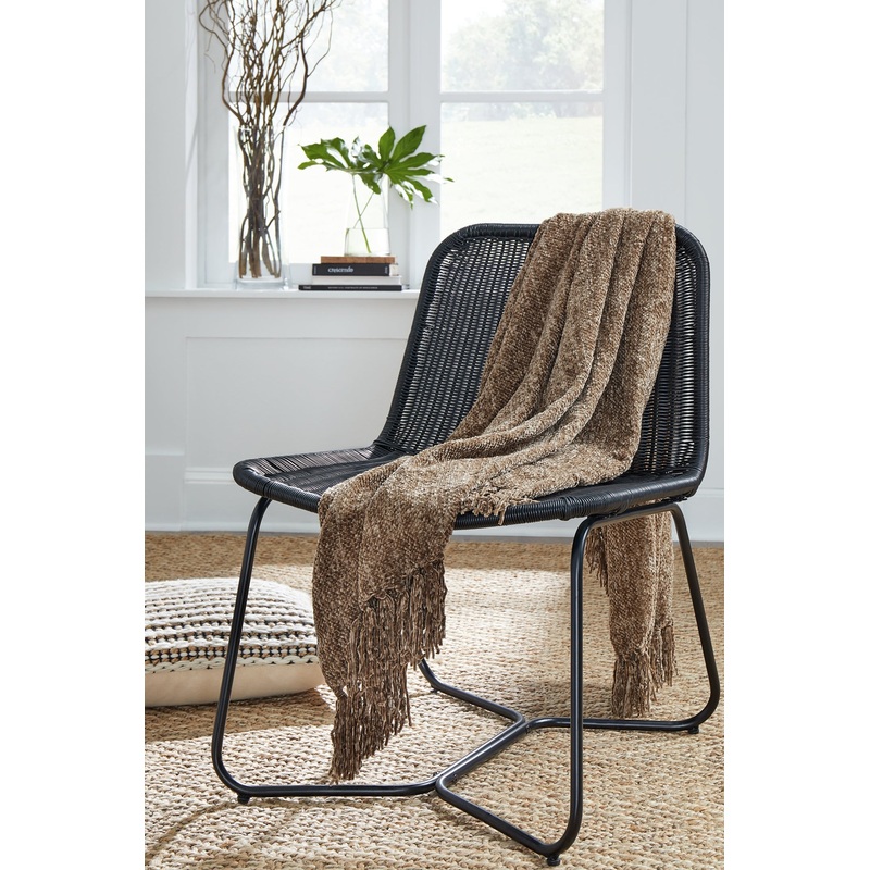 Ashley Express – Tamish Throw