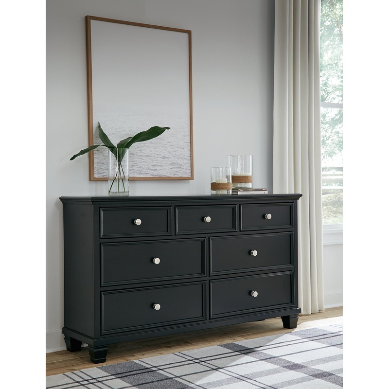 Lanolee Dresser