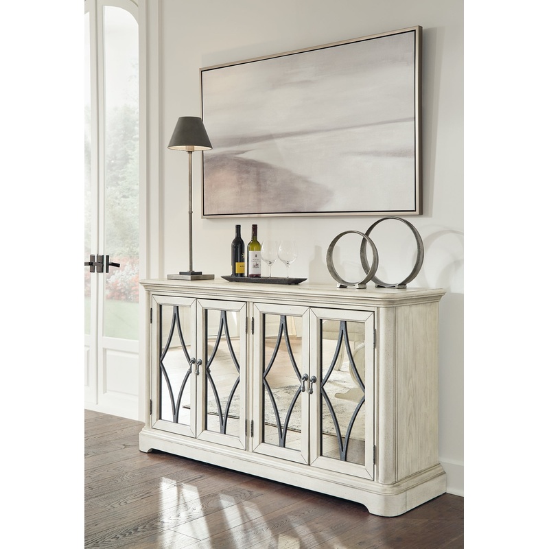 Arlendyne Dining Room Server
