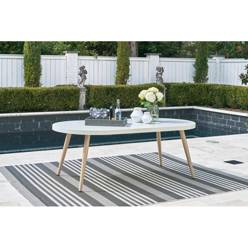 Seton Creek Oval Dining Table w/UMB OPT