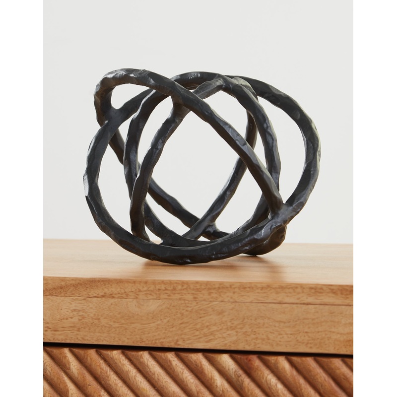 Ashley Express – Barlee Sculpture