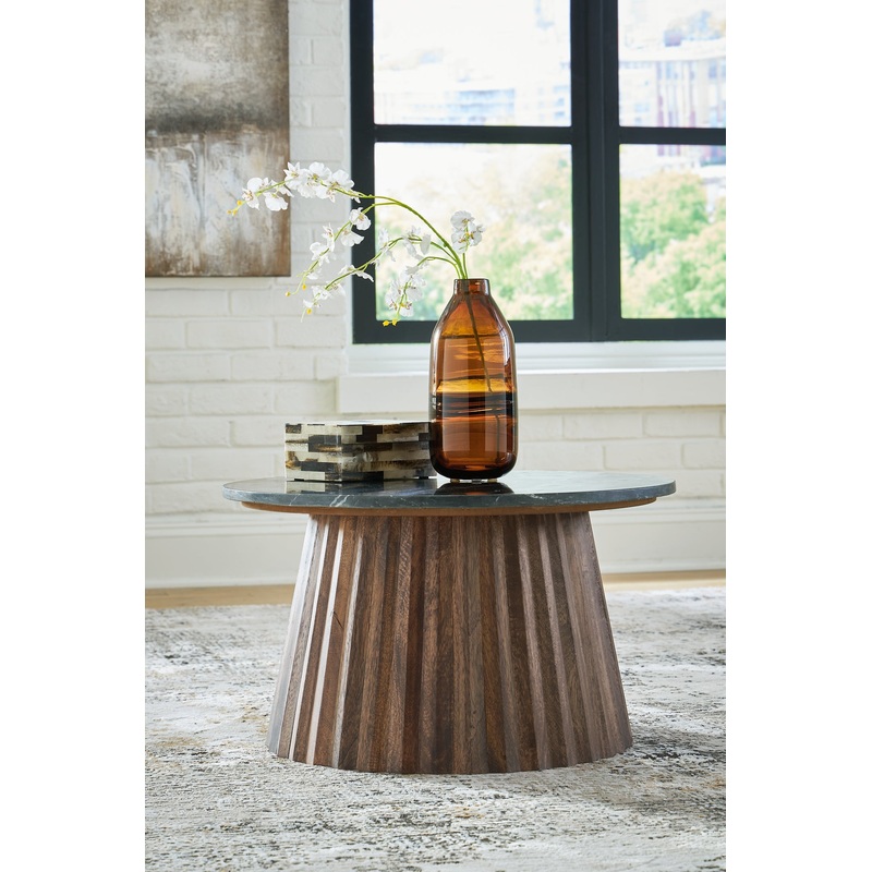 Ashley Express – Ceilby Accent Cocktail Table