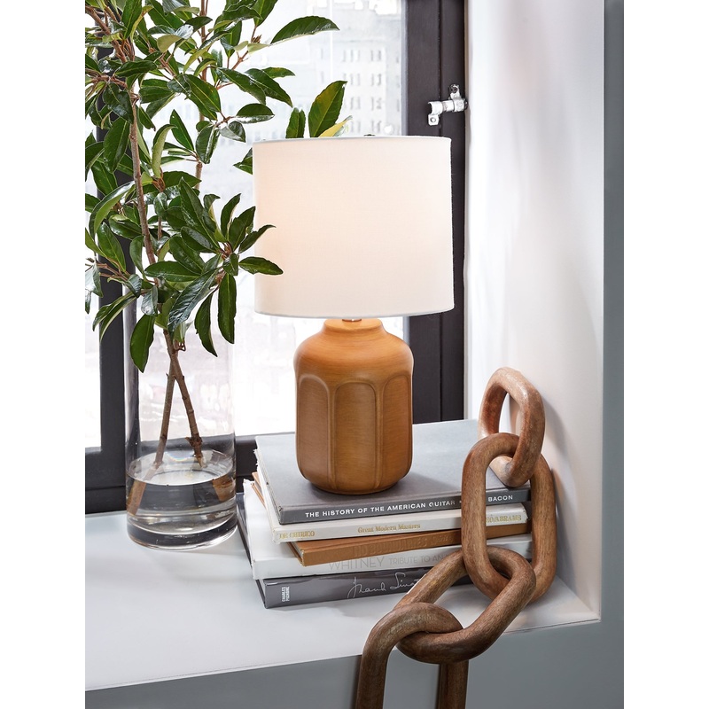 Ashley Express – Gierburg Ceramic Table Lamp (1/CN)