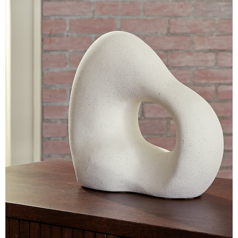 Ashley Express – Arthrow Sculpture