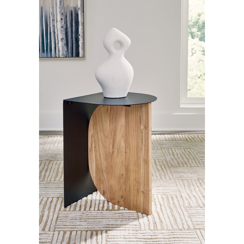 Ashley Express – Ladgate Accent Table