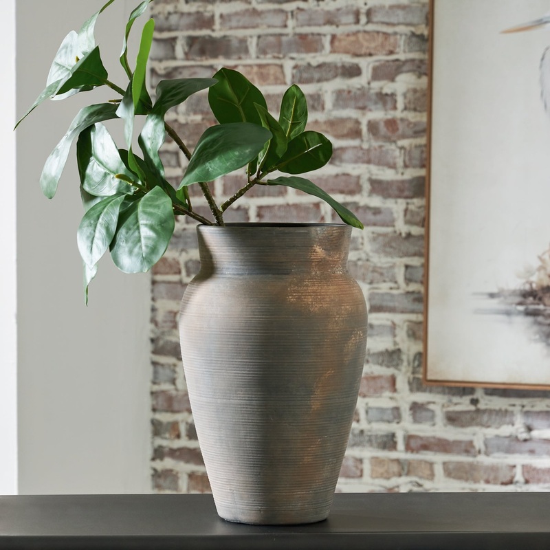 Ashley Express – Brickmen Vase