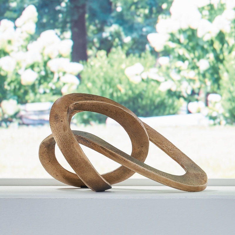 Ashley Express – Dunnruck Sculpture