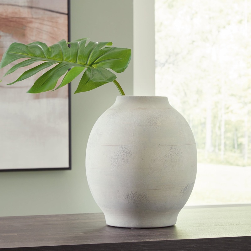 Ashley Express – Clayson Vase