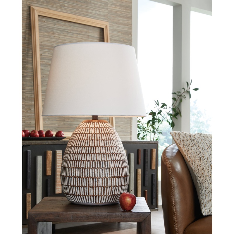 Ashley Express – Darrich Metal Table Lamp (1/CN)