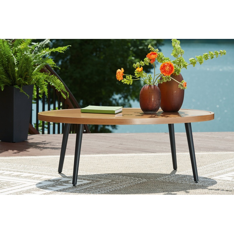 Ashley Express – Horizon Hall Cocktail Table