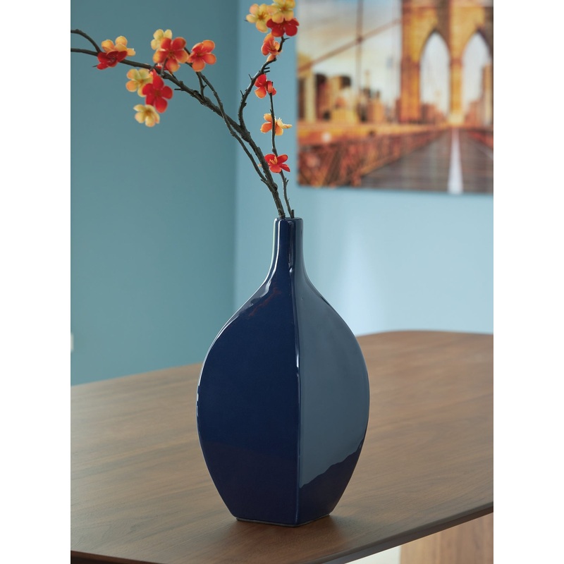 Ashley Express – Abtinson Vase