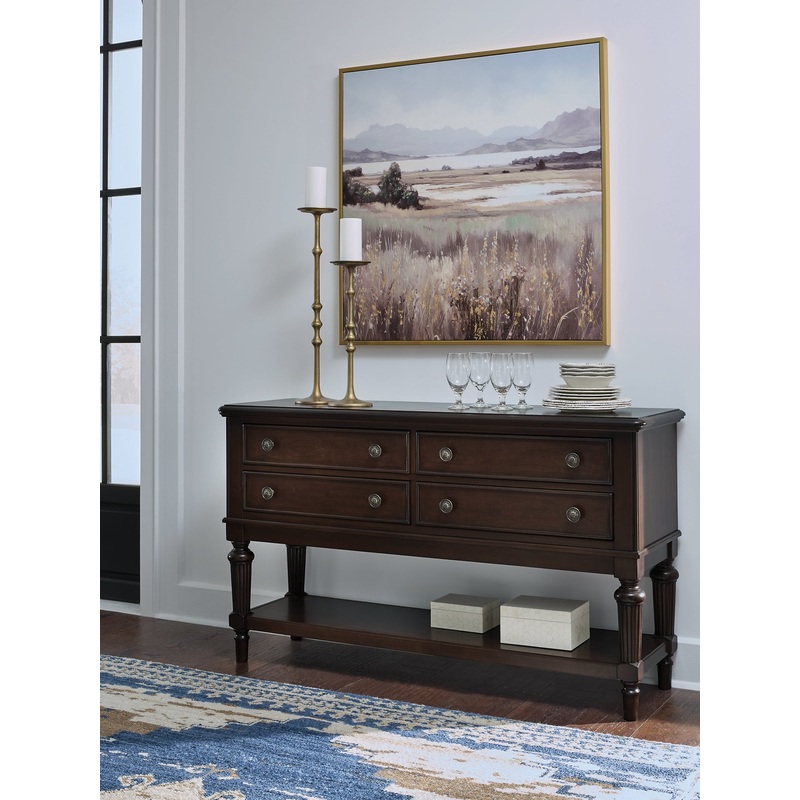 Lavinton Dining Room Server