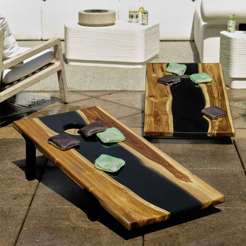 Clearwood Black – Cornhole Game (Set of 2) – Black / Woodtone